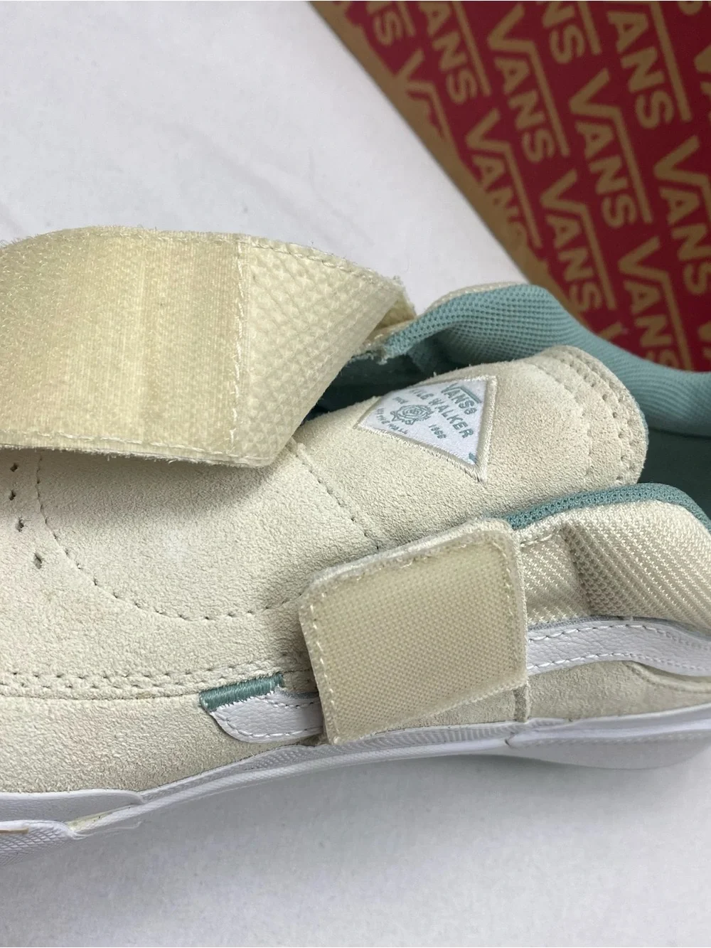 Vans Men’s Cream & Teal Low-Top Strap Sneakers